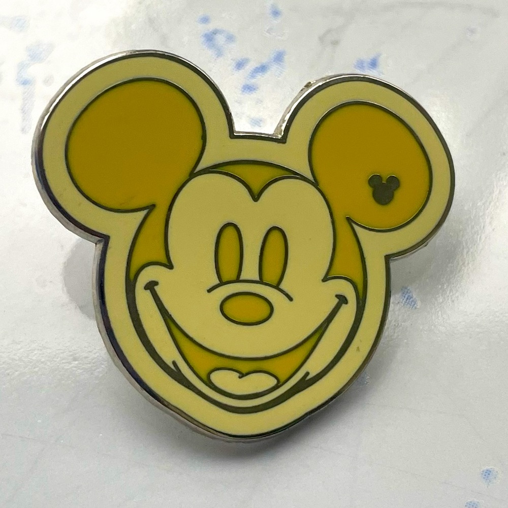 Disney 2008 Mickey Yellow Head Colorful Collection Pin - Hidden Mickey